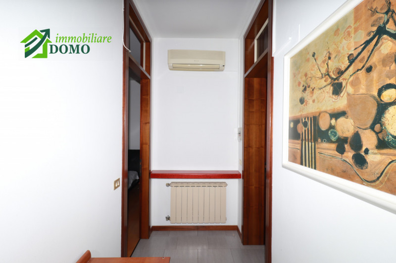 ZUGLIANO: Proponiamo in affitto un elegante APPARTAMENTO PENTALOCALE (tricamere) di ben 135 mq ne...