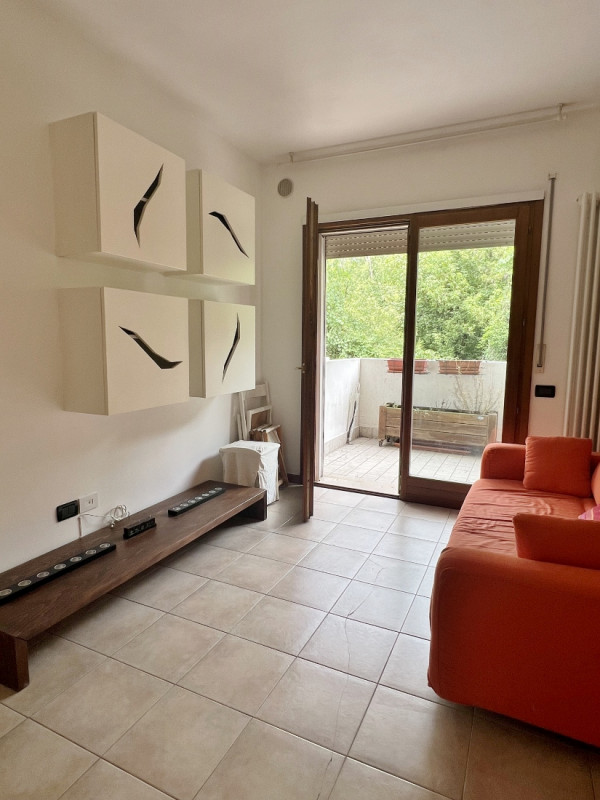 VICENZA, QUARTIERE SAN BORTOLO: VENDESI MINI CON TERRAZZO, GARAGE E POSTO AUTO - COMPLETAMENTE AR...