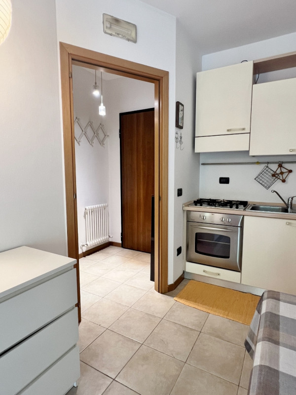 VICENZA, QUARTIERE SAN BORTOLO: VENDESI MINI CON TERRAZZO, GARAGE E POSTO AUTO - COMPLETAMENTE AR...