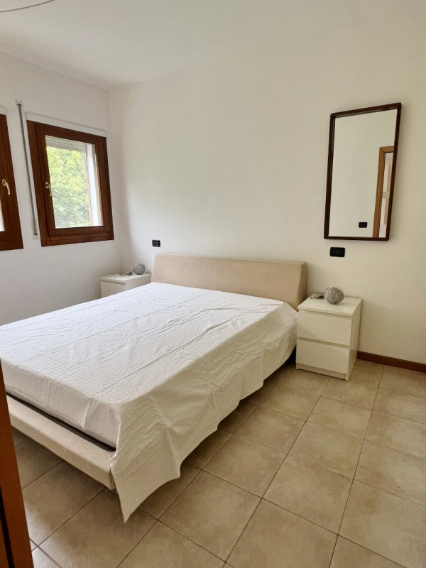 VICENZA, QUARTIERE SAN BORTOLO: VENDESI MINI CON TERRAZZO, GARAGE E POSTO AUTO - COMPLETAMENTE AR...