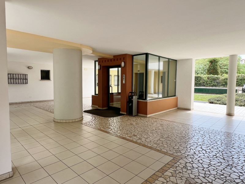 VICENZA, QUARTIERE SAN BORTOLO: VENDESI MINI CON TERRAZZO, GARAGE E POSTO AUTO - COMPLETAMENTE AR...