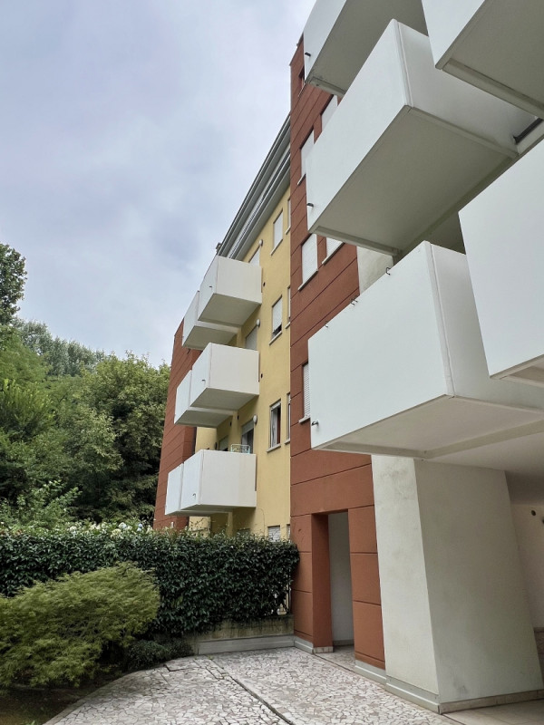 VICENZA, QUARTIERE SAN BORTOLO: VENDESI MINI CON TERRAZZO, GARAGE E POSTO AUTO - COMPLETAMENTE AR...