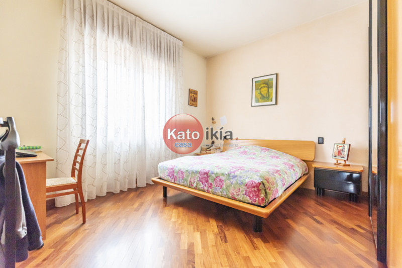 A Creazzo prende forma questa ampia soluzione all’ultimo piano, una casa pensata per chi cerca sp...