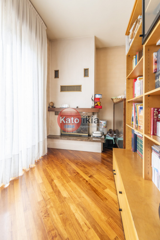 A Creazzo prende forma questa ampia soluzione all’ultimo piano, una casa pensata per chi cerca sp...