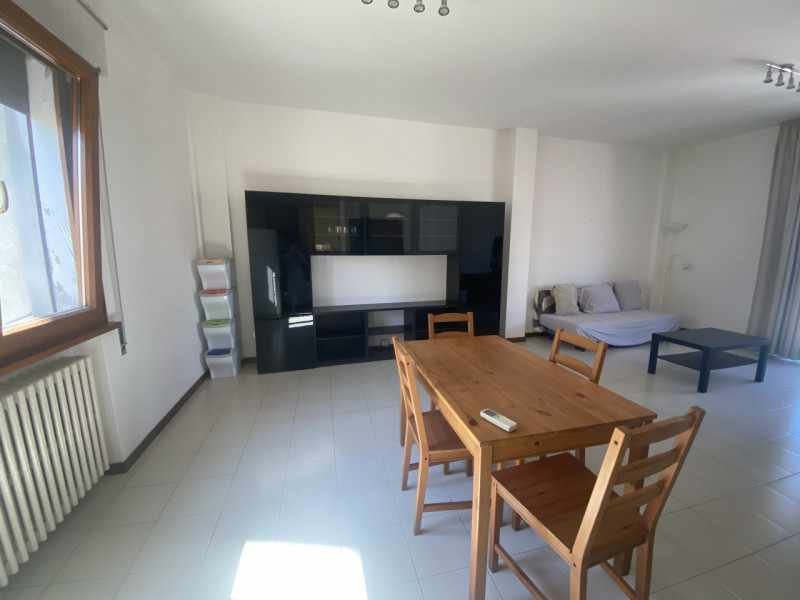 Centro in Riviera dei Ponti Romani Appartamento piano alto con ascensore luminosissimo Ingresso s...
