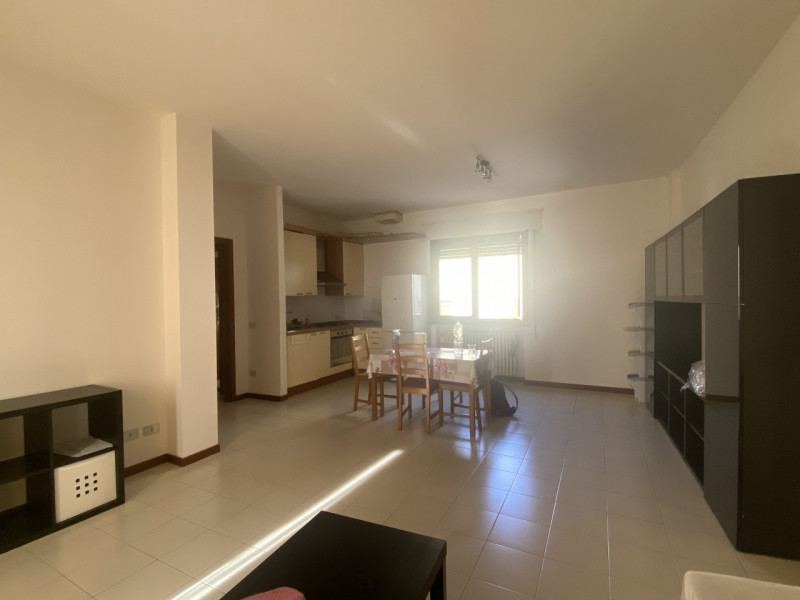 Centro in Riviera dei Ponti Romani Appartamento piano alto con ascensore luminosissimo Ingresso s...