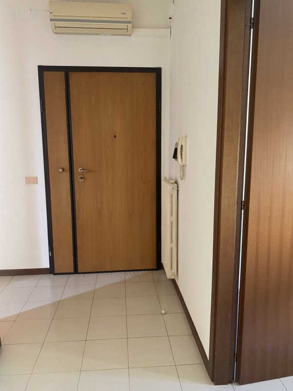 Centro in Riviera dei Ponti Romani Appartamento piano alto con ascensore luminosissimo Ingresso s...