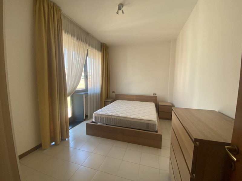 Centro in Riviera dei Ponti Romani Appartamento piano alto con ascensore luminosissimo Ingresso s...