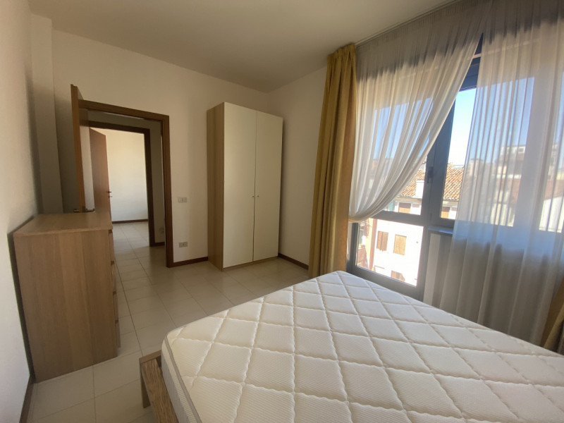 Centro in Riviera dei Ponti Romani Appartamento piano alto con ascensore luminosissimo Ingresso s...