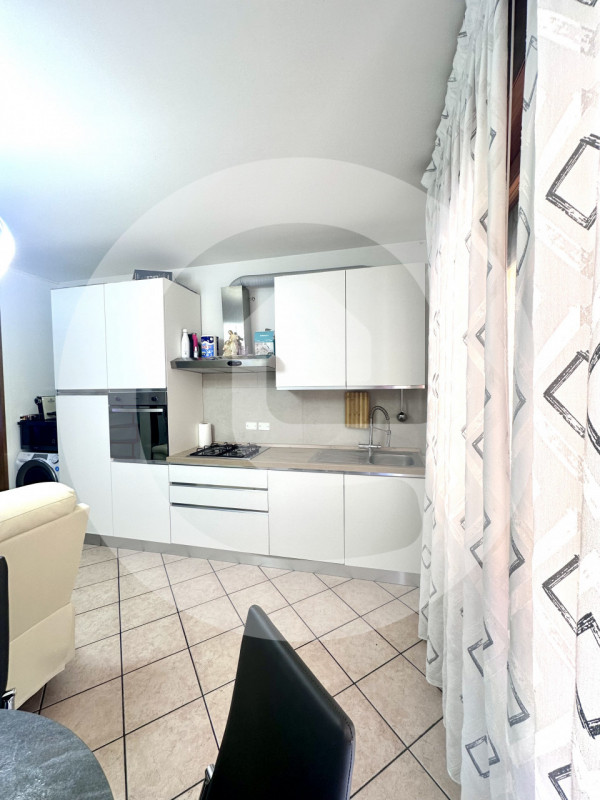 Appartamento duplex, situato all'interno di una palazzina composta da sole 8 unità abitative. L'i...