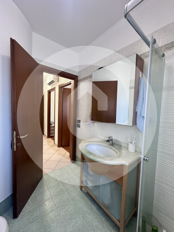 Appartamento duplex, situato all'interno di una palazzina composta da sole 8 unità abitative. L'i...