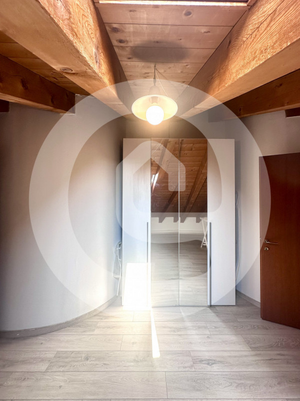 Appartamento duplex, situato all'interno di una palazzina composta da sole 8 unità abitative. L'i...