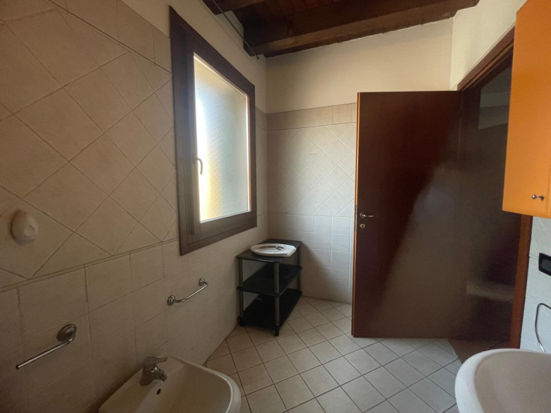 UBICAZIONE E CONTESTO
Ad Altavilla Vicentina, in particolare nella zona di Tavernelle, in una pos...