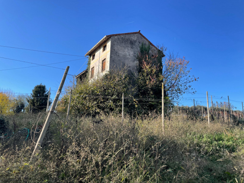 Rustico indipendente con 4.500 mq di terreno a Colceresa

Info e appuntamento Sogno Immobiliare v...
