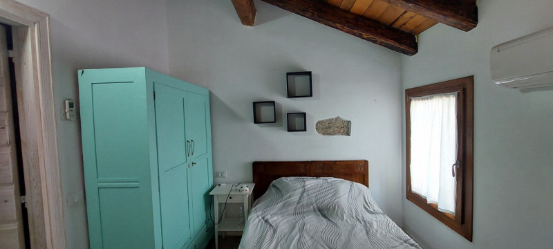 Piazzola sul Brenta in centro paese, affittasi da subito camera da letto arredata situata al prim...
