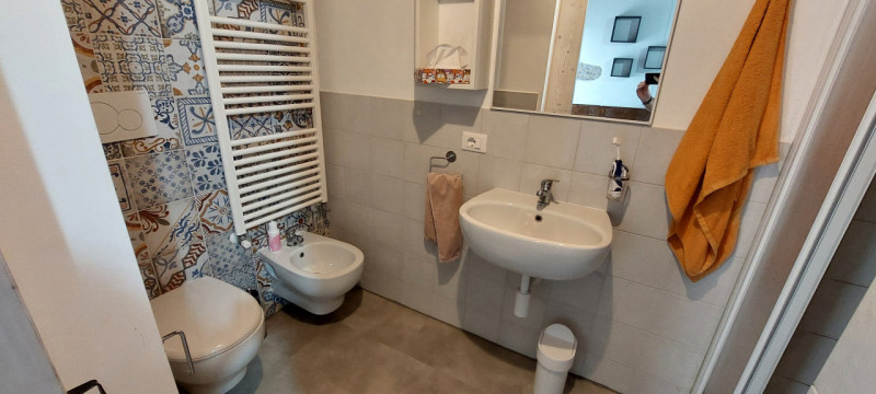 Piazzola sul Brenta in centro paese, affittasi da subito camera da letto arredata situata al prim...