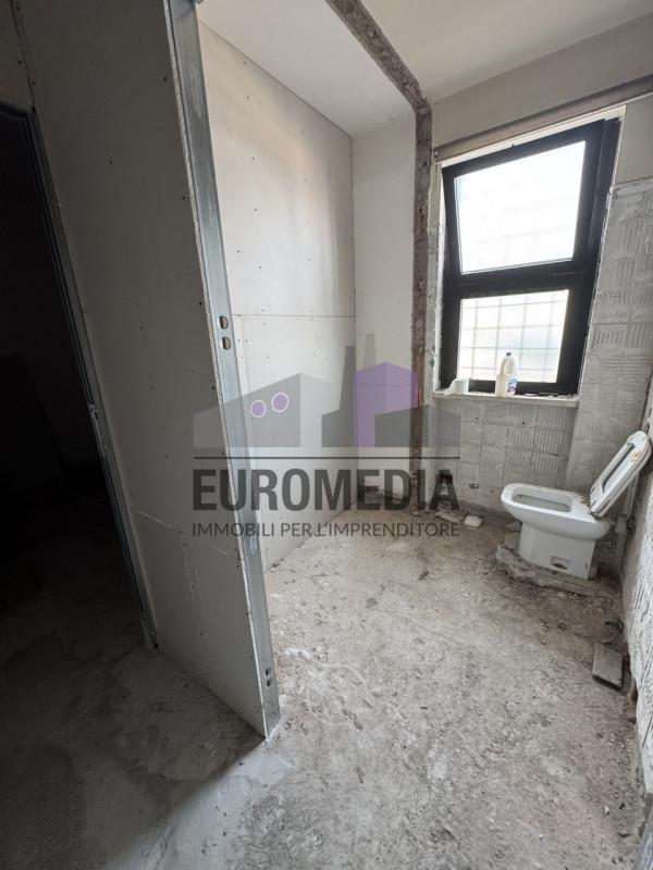 Per informazioni: 375.7062731

EUROMEDIA propone in locazione un interessante immobile a destinaz...