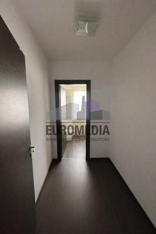 Per informazioni: 375.7062731

EUROMEDIA propone in locazione un interessante immobile a destinaz...