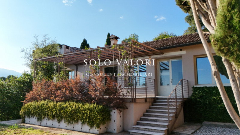 Rif. C360 (per info 335 6198429 Nicola - 338 9387816 Matteo)

Soluzione di Prestigio

Asolo Centr...