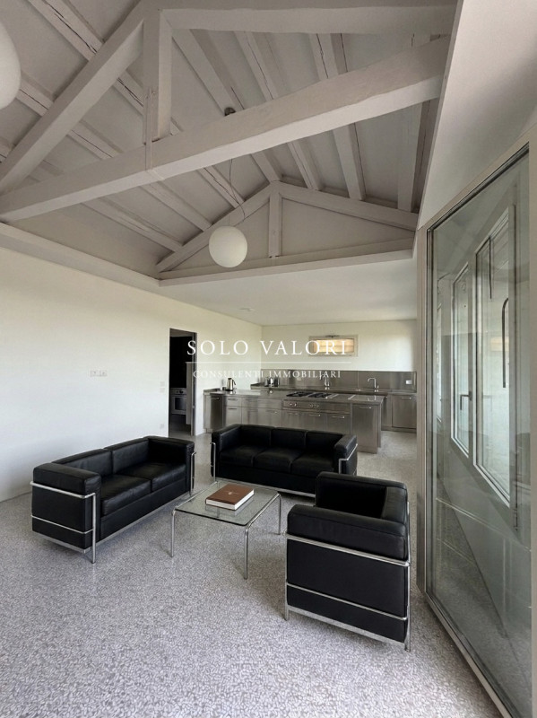 Rif. C360 (per info 335 6198429 Nicola - 338 9387816 Matteo)

Soluzione di Prestigio

Asolo Centr...
