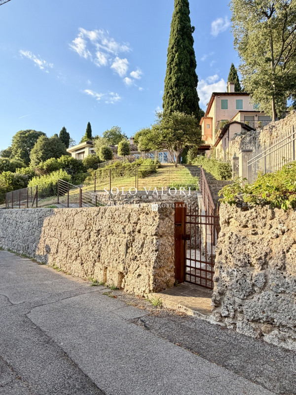 Rif. C360 (per info 335 6198429 Nicola - 338 9387816 Matteo)

Soluzione di Prestigio

Asolo Centr...