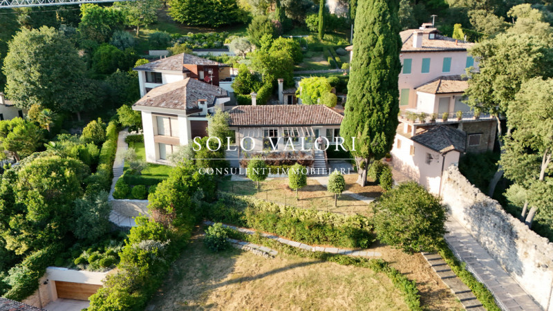 Rif. C360 (per info 335 6198429 Nicola - 338 9387816 Matteo)

Soluzione di Prestigio

Asolo Centr...