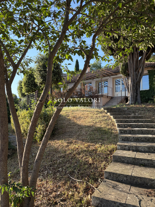 Rif. C360 (per info 335 6198429 Nicola - 338 9387816 Matteo)

Soluzione di Prestigio

Asolo Centr...