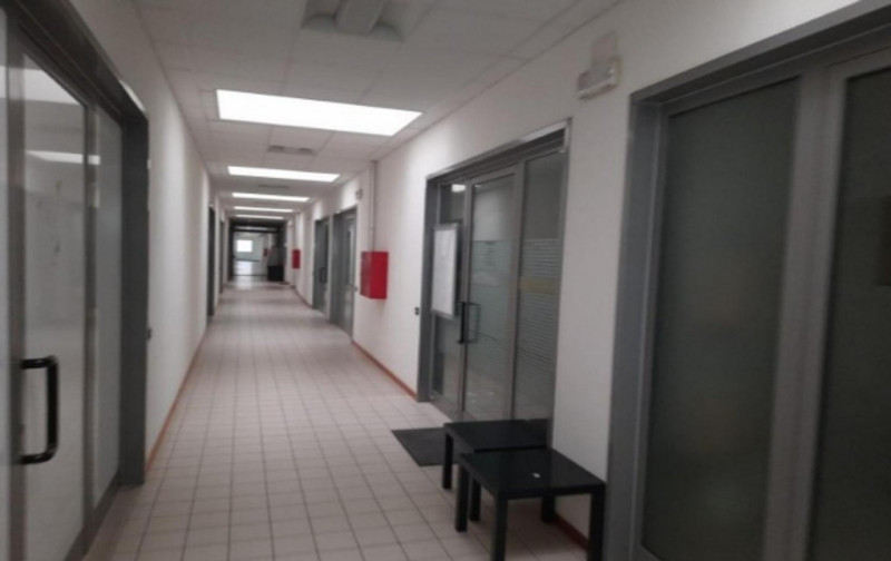 Proponiamo in vendita un’unità commerciale situata nel Comune di Rosà, in Via G. Mazzini n. 91, a...