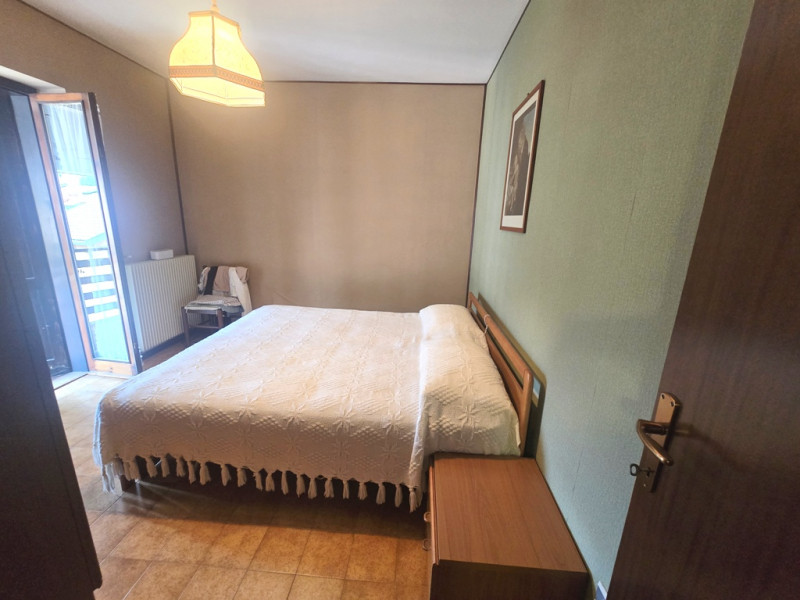 Tonezza del Cimone: Vicino al centro appartamento all' ultimo piano di : ingresso, soggiorno con ...