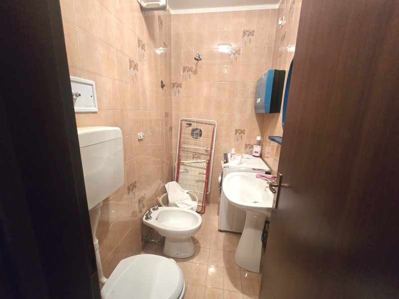 Tonezza del Cimone: Vicino al centro appartamento all' ultimo piano di : ingresso, soggiorno con ...