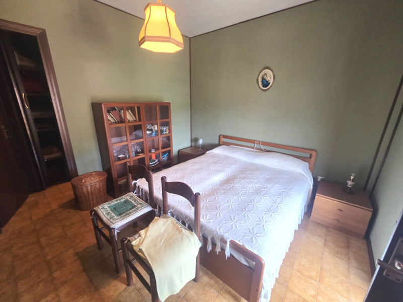 Tonezza del Cimone: Vicino al centro appartamento all' ultimo piano di : ingresso, soggiorno con ...