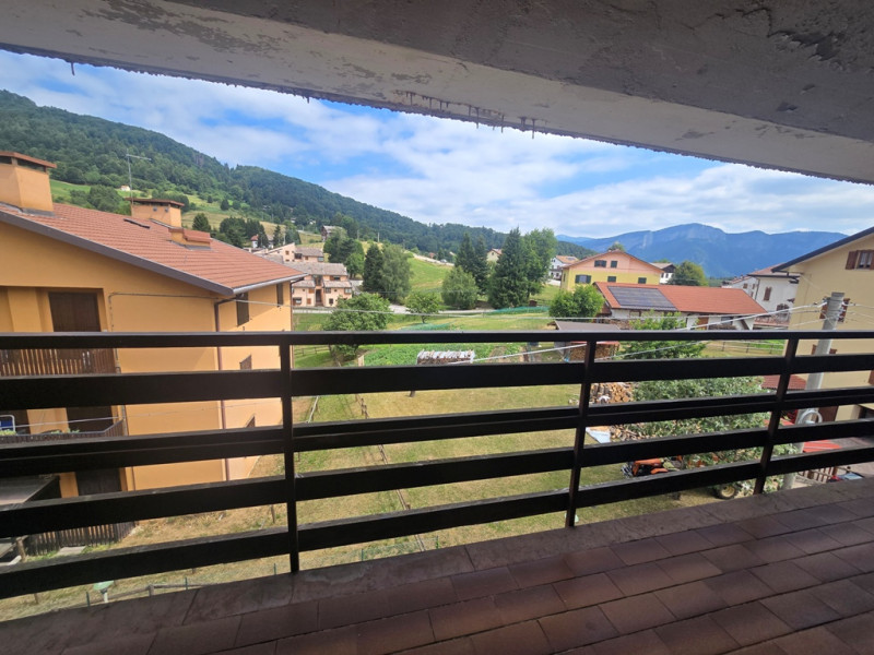 Tonezza del Cimone: Vicino al centro appartamento all' ultimo piano di : ingresso, soggiorno con ...