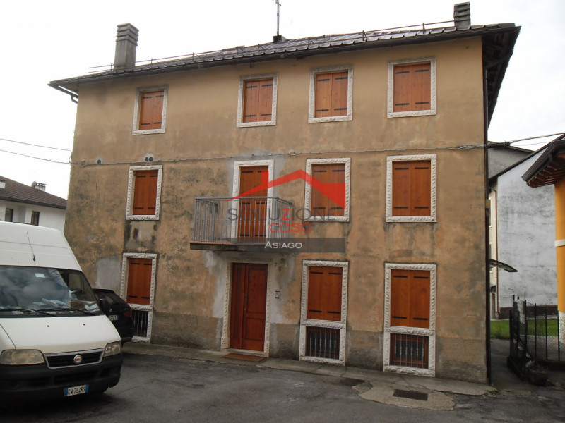 -Camporovere- 
Al piano terra proponiamo in affitto appartamento con soggiorno , angolo cottura, ...