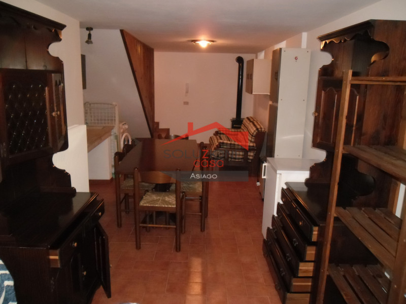 -Camporovere- 
Al piano terra proponiamo in affitto appartamento con soggiorno , angolo cottura, ...