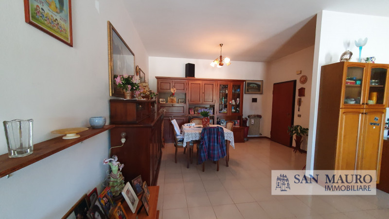 ORGIANO – Nel cuore del paese, nella piazza principale di Orgiano Centro, proponiamo in vendita u...