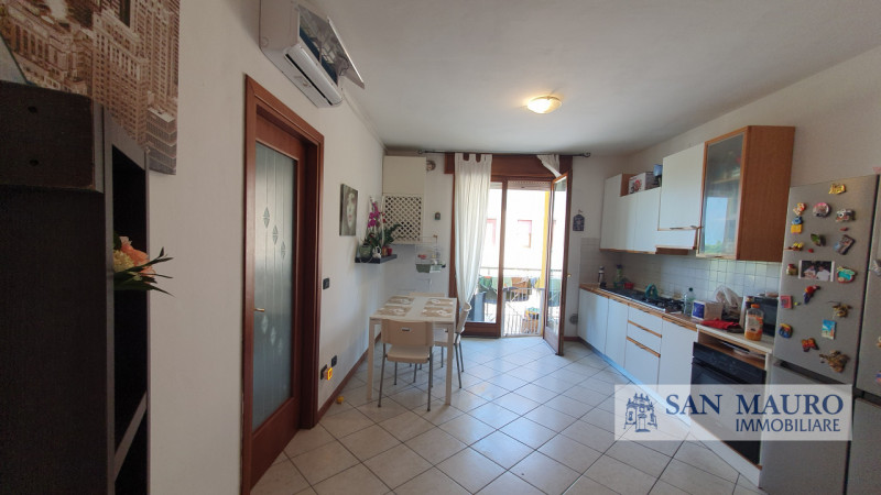 COSTABISSARA: al piano rialzato, proponiamo ampio mini appartamento con studio, due bagni, cantin...