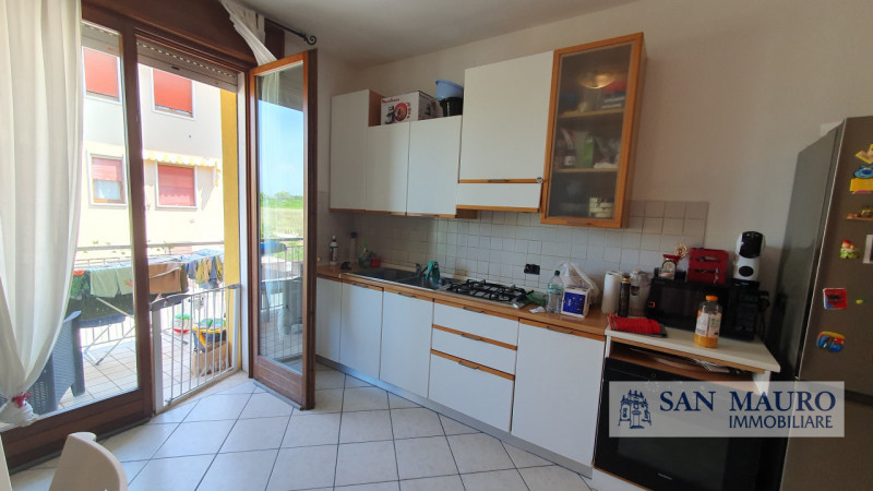 COSTABISSARA: al piano rialzato, proponiamo ampio mini appartamento con studio, due bagni, cantin...