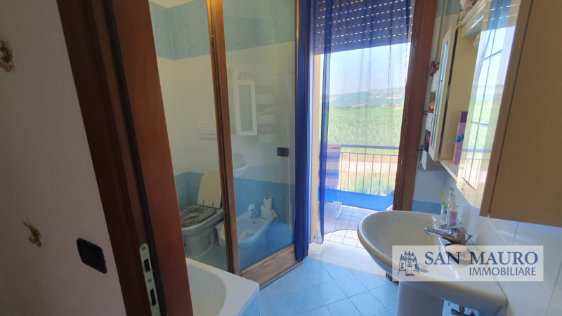COSTABISSARA: al piano rialzato, proponiamo ampio mini appartamento con studio, due bagni, cantin...