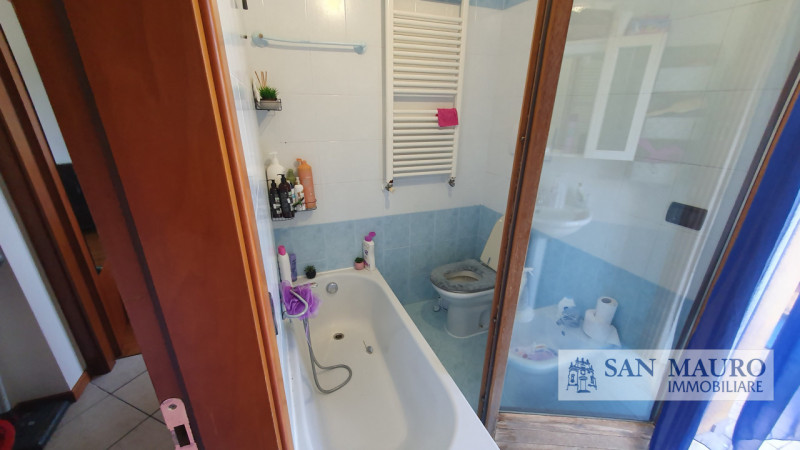 COSTABISSARA: al piano rialzato, proponiamo ampio mini appartamento con studio, due bagni, cantin...