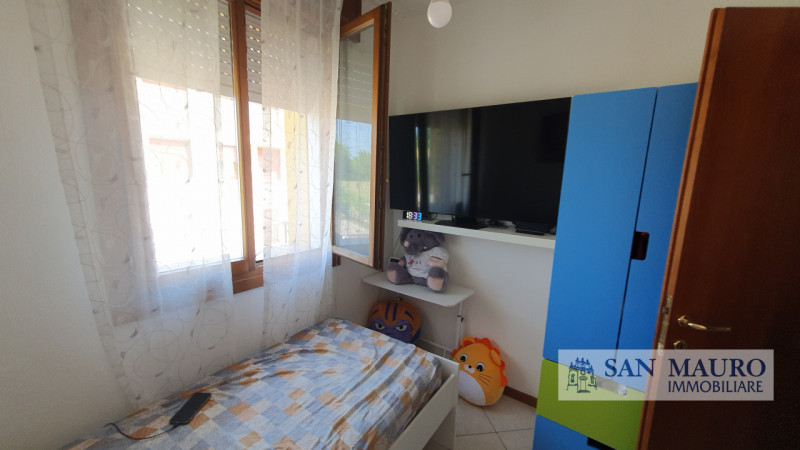COSTABISSARA: al piano rialzato, proponiamo ampio mini appartamento con studio, due bagni, cantin...