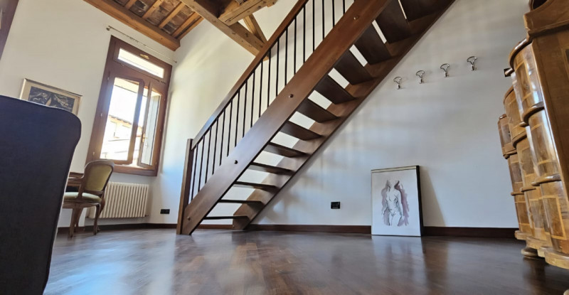 VICENZA IN UNA DELLE PIAZZE PIÙ BELLE E  RINOMATE DELLA CITTÀ proponiamo in vendita un bicamere a...