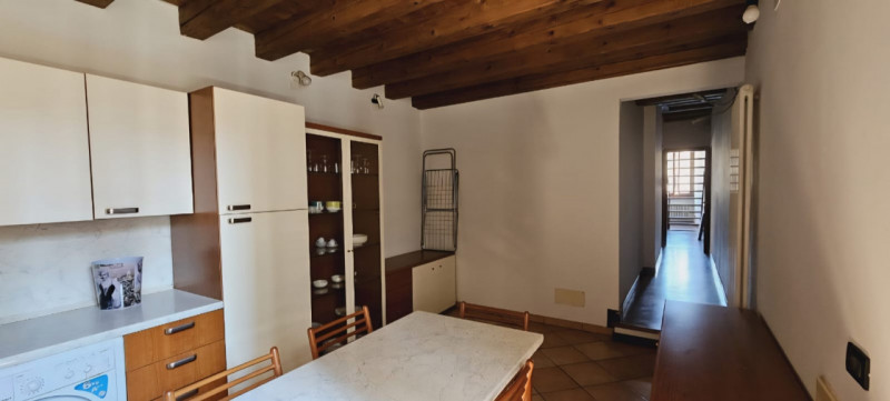 VICENZA IN UNA DELLE PIAZZE PIÙ BELLE E  RINOMATE DELLA CITTÀ proponiamo in vendita un bicamere a...