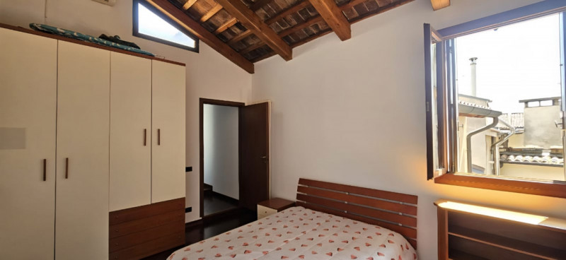 VICENZA IN UNA DELLE PIAZZE PIÙ BELLE E  RINOMATE DELLA CITTÀ proponiamo in vendita un bicamere a...