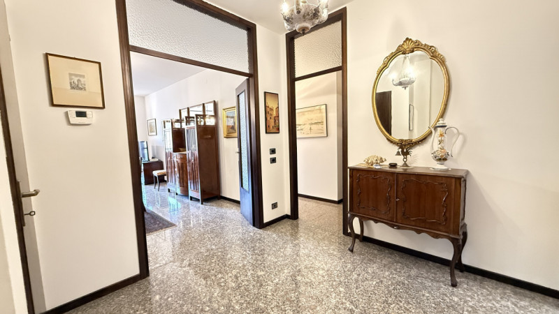 MADONNA PELLEGRINA Quartiere servito e ben collegato, posizione comoda al Prato della Valle e agl...
