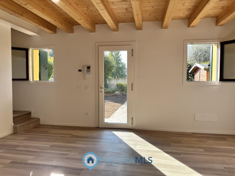 Immobile in esclusiva al Gruppo Padova MLS
Brusegana. Euro 375.000 prezzo non trattabile. Casa sc...