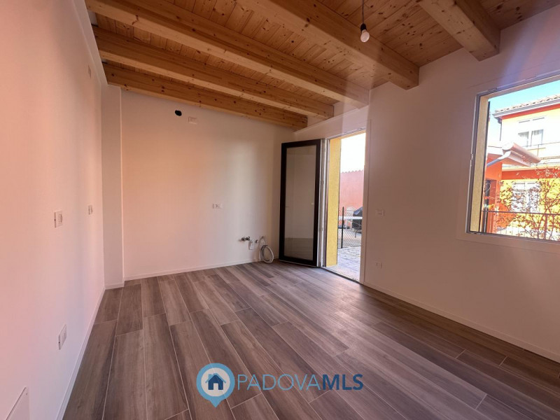 Immobile in esclusiva al Gruppo Padova MLS
Brusegana. Euro 375.000 prezzo non trattabile. Casa sc...