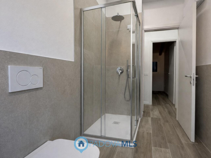 Immobile in esclusiva al Gruppo Padova MLS
Brusegana. Euro 375.000 prezzo non trattabile. Casa sc...