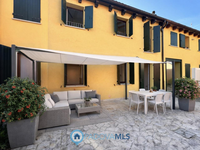 Immobile in esclusiva al Gruppo Padova MLS
Brusegana. Euro 375.000 prezzo non trattabile. Casa sc...