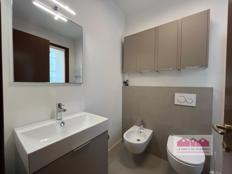 PORTA SANTA LUCIA: TRICAMERE COMPOSTO DA TRE CAMERE, DUE BAGNI, SALOTTO SPAZIOSO CON ANGOLO COTTU...