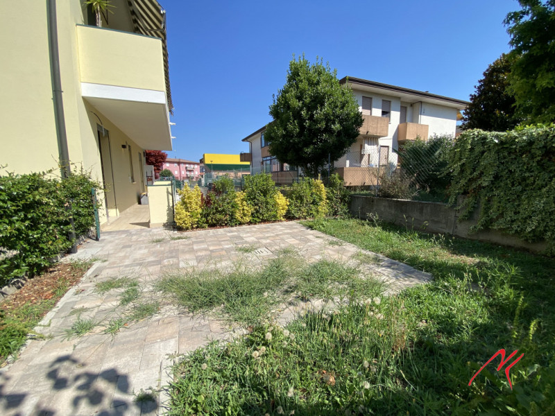 Piove di Sacco, bilocale recentemente ristrutturato al piano terra e con giardino esclusivo, como...